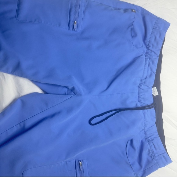 FIGS Lima Jogger Scrub Pants in CEIL BLUE
Used once. - Picture 6 of 10